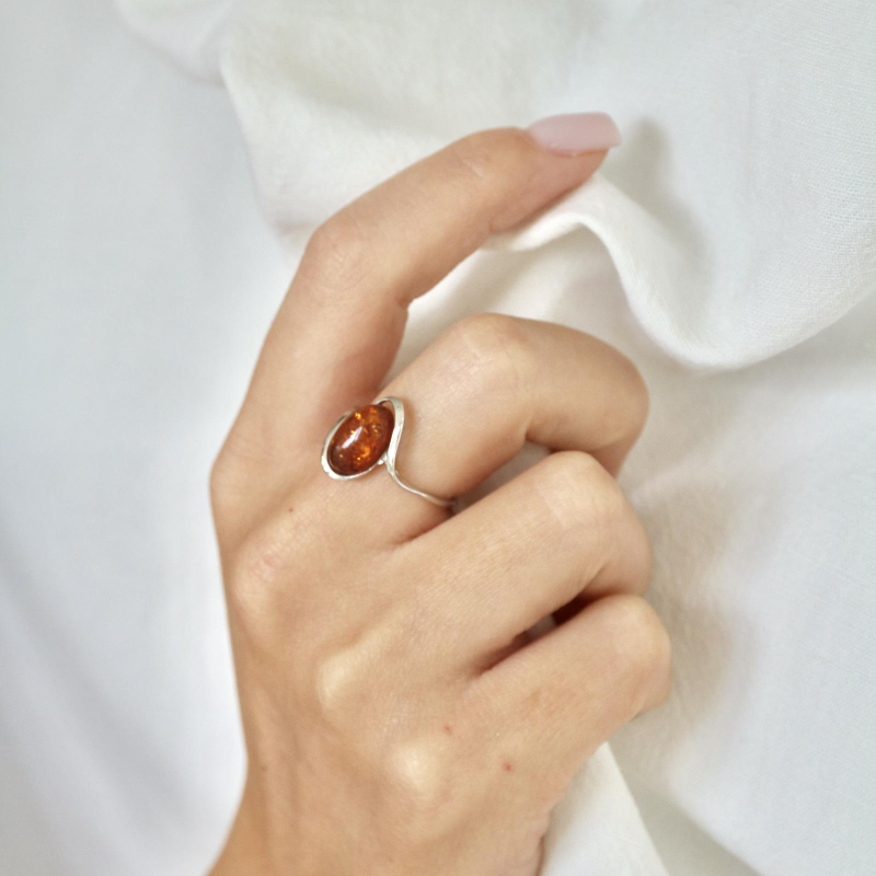 Prsten s prirodnim ovalnim Jantarom boje konjaka - Slika 2